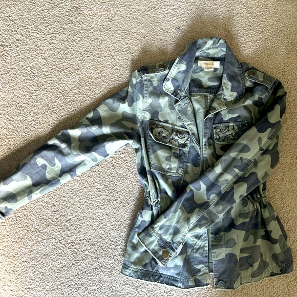 Camo jacket- new without tags - Picture 1 of 4